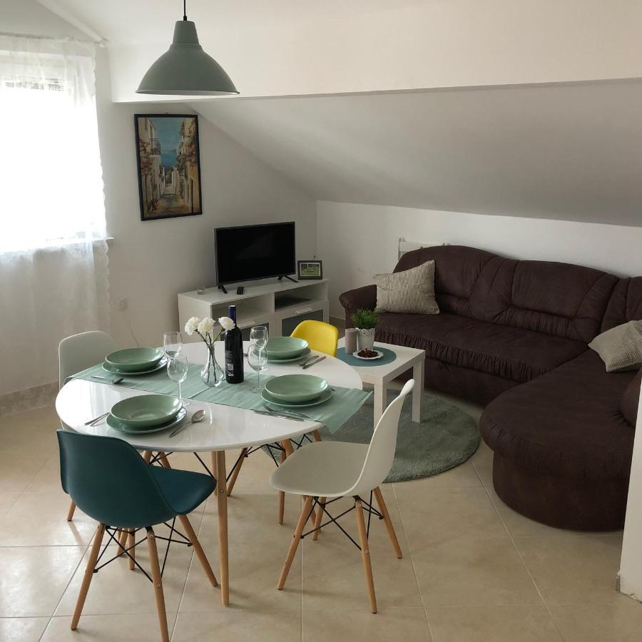 Apartman โวดีเซ ภายนอก รูปภาพ